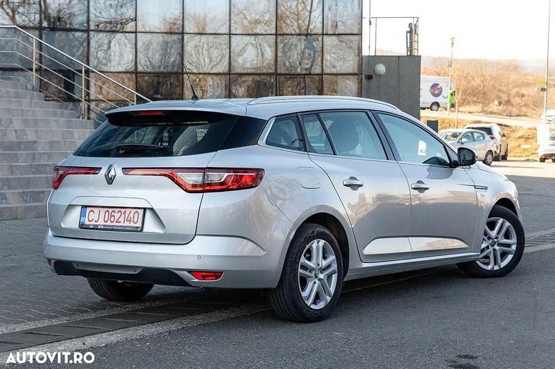 Culoaregri Utilizat 2020 Renault Mégane GrandTour Zen Break | 9.900 EUR (Preț OK) - Imagine 1/4