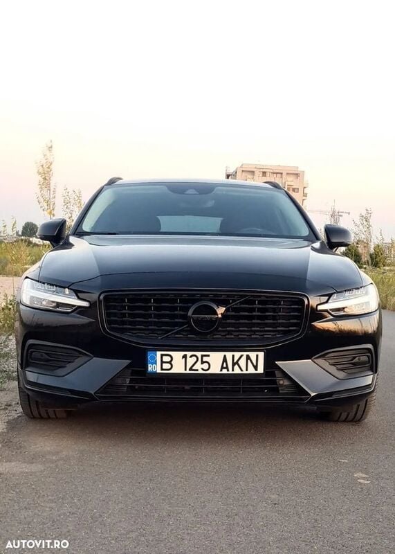 Negru Utilizat 2021 Volvo V60 Momentum Break | 16.950 EUR - Imagine 1/4