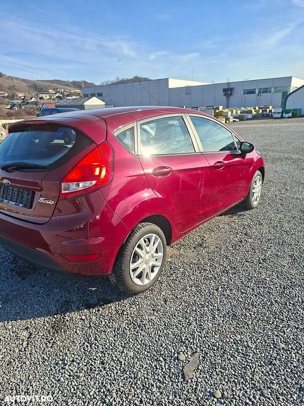 Second-hand Ford Fiesta Champions Edition 96 CP (70 kW) 2010 Culoarerosu