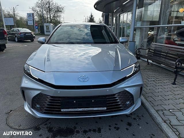 Second-hand Toyota Camry Executive 218 CP (160 kW) 2024 Culoareargint Berlinǎ