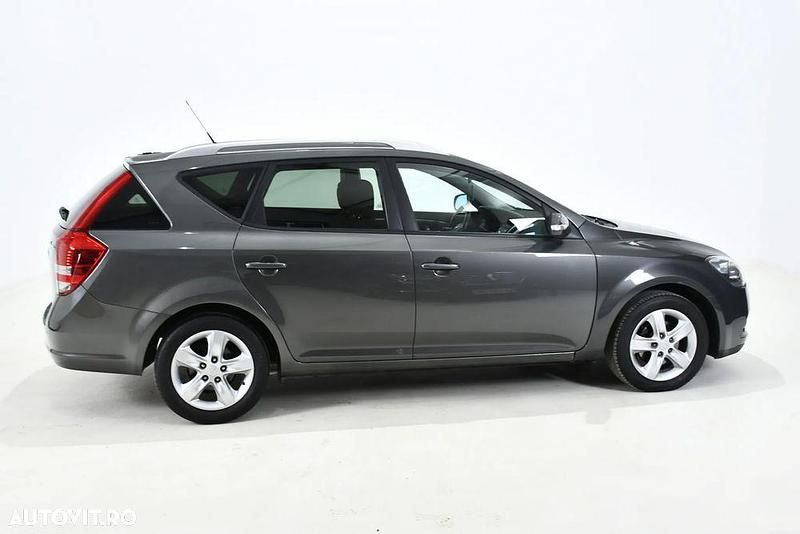 Second-hand Kia Ceed DREAM-TEAM Edition 115 CP (84 kW) 2011 Culoaregri Hatchback