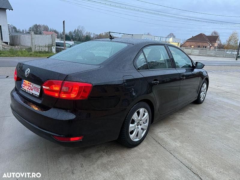 Second-hand VW Jetta Comfortline 105 CP (77 kW) 2012 Negru Berlinǎ