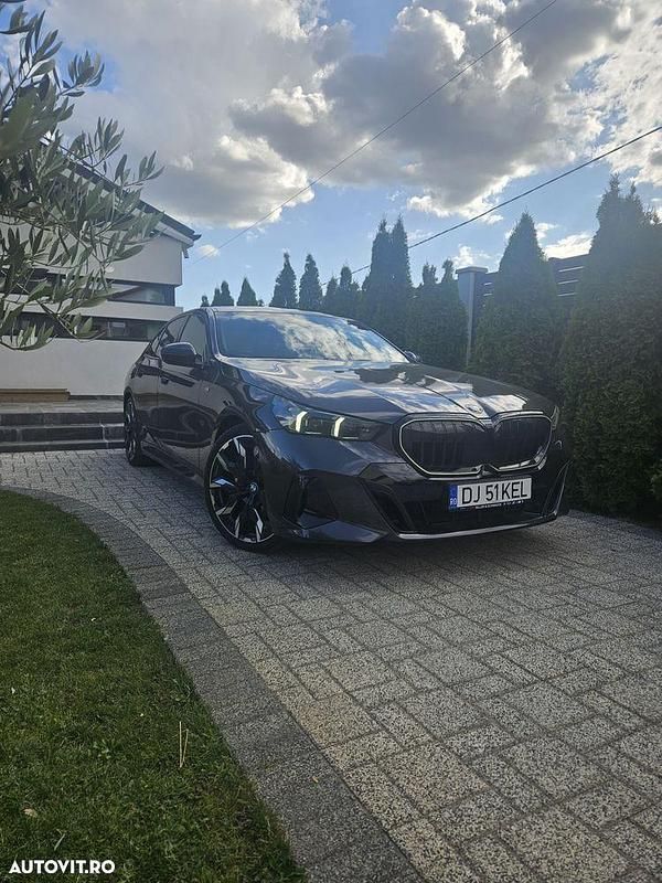 Gri Utilizat 2023 BMW 520 Berlinǎ | 62.000 EUR - Imagine 1/4