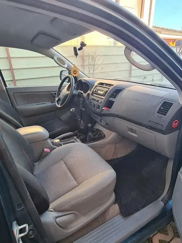 Second-hand Toyota HiLux 125 CP (91 kW) 2008 Verde Pickup