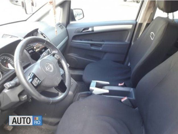 Second-hand Opel Zafira 125 CP (91 kW) 2010 Gri Monovolum