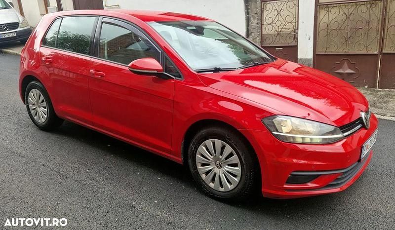 Culoarerosu Utilizat 2018 VW Golf VII Comfortline Hatchback | 9.900 EUR (Preț OK) - Imagine 1/4