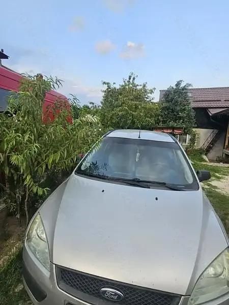 Argintiu Second-hand 2005 Ford Focus Break | 1.400 EUR (Preț OK) - Imagine 1/4