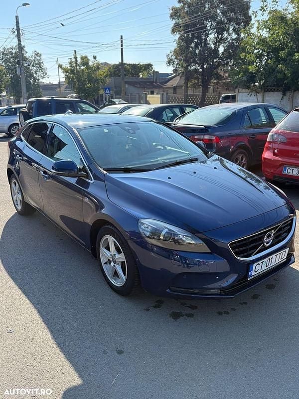 Second-hand Volvo V40 Ocean Race 190 CP (139 kW) 2014 Culoarealbastru Hatchback