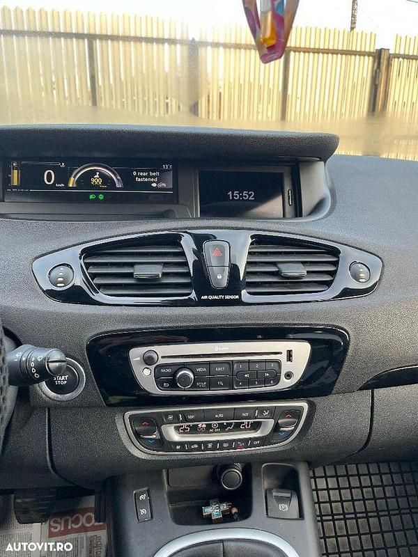 Second-hand Renault Scénic III 130 CP (95 kW) 2012 Culoarerosu Monovolum