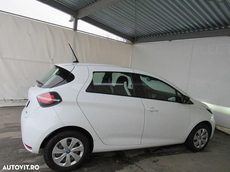 Second-hand Renault Zoe Life 79 kW (108 CP) 2020 Culoarealb Hatchback