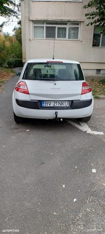 Culoarealb Utilizat 2006 Renault Mégane II Authentique Hatchback | 850 EUR (Preț bun) - Imagine 1/4