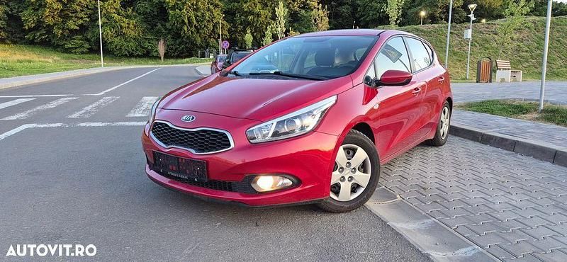Rosu Utilizat 2013 Kia Ceed Edition 7 Hatchback | 6.150 EUR (Preț OK) - Imagine 1/4