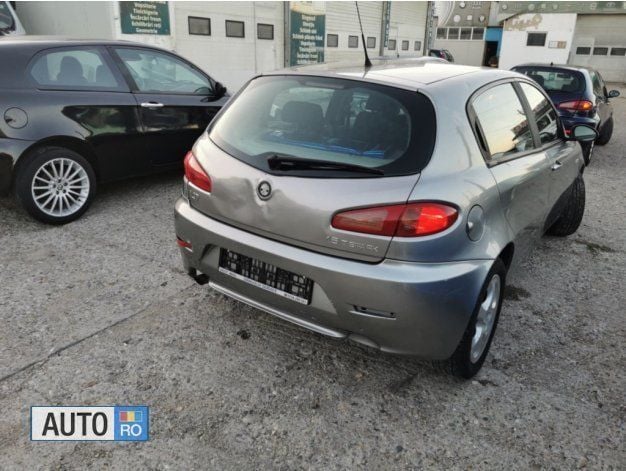 Second-hand Alfa Romeo 147 110 CP (80 kW) 2007 Gri Hatchback