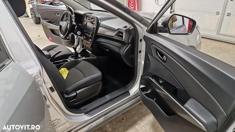 Culoareargint Utilizat 2019 Ssangyong (KGM) Tivoli SUV | 10.000 EUR - Imagine 1/4