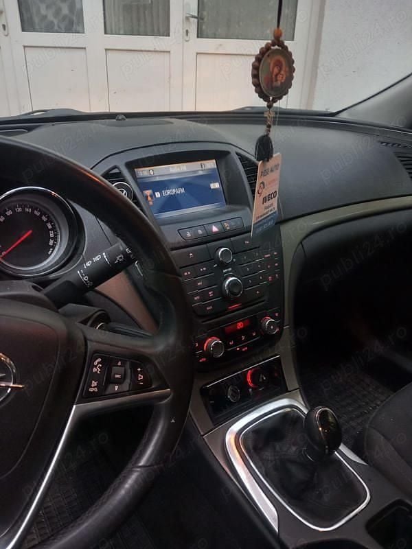 Second-hand Opel Insignia Sport 160 CP (117 kW) 2013 Negru Berlinǎ