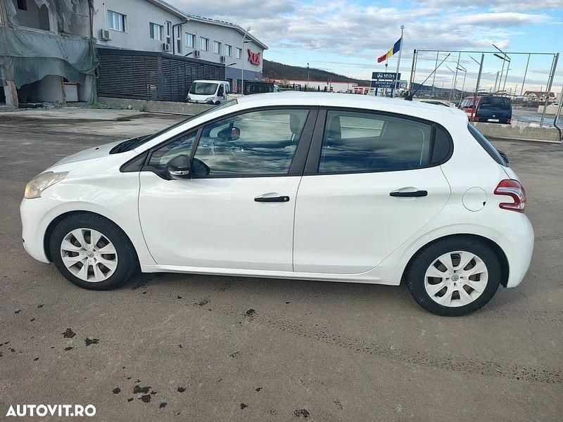 Second-hand Peugeot 208 Access 68 CP (50 kW) 2014 Culoarealb Hatchback