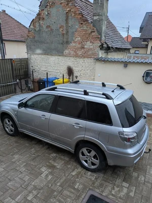 Argintiu Second-hand 2006 Mitsubishi Outlander Edition SUV | 3.500 EUR - Imagine 1/4