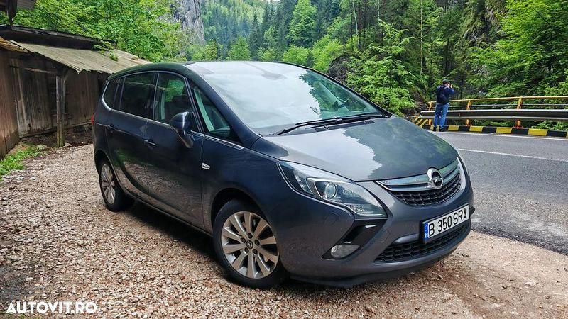 Gri Utilizat 2015 Opel Zafira Tourer Cosmo Monovolum | 7.500 EUR - Imagine 1/4