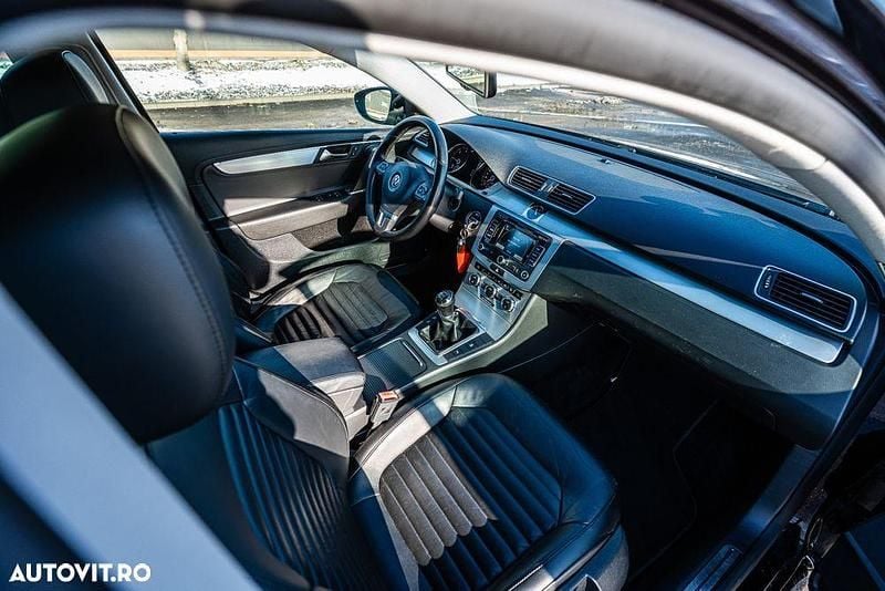 Second-hand VW Passat Highline 140 CP (102 kW) 2012 Culoarenegru Break