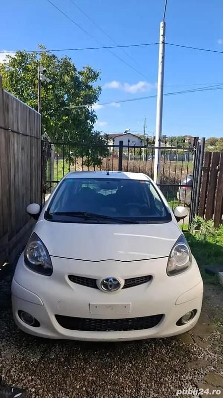 Utilizat 2011 Toyota Aygo Hatchback | 1.750 EUR - Imagine 1/4