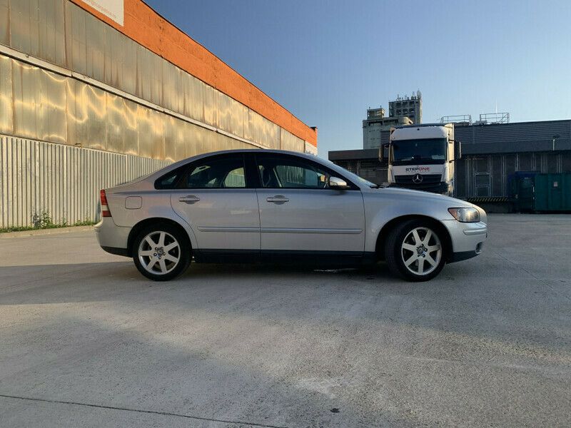 Second-hand Volvo S40 136 CP (100 kW) 2006 Argintiu Berlinǎ