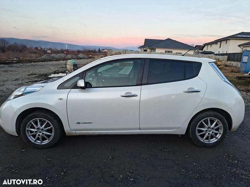 Second-hand Nissan Leaf Acenta 80 kW (109 CP) 2014 Culoarealb Hatchback