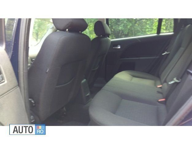 Second-hand Ford Mondeo 131 CP (96 kW) 2004 Albastru Break