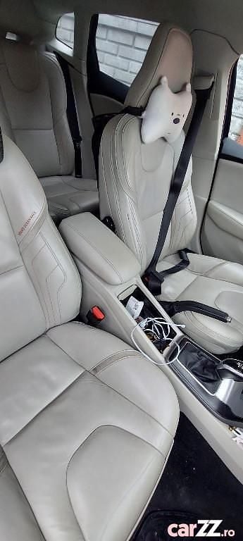 Second-hand Volvo V40 116 CP (85 kW) 2014 Albastru Hatchback