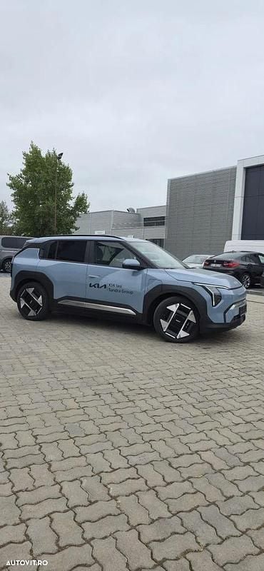 Culoarealbastru Utilizat 2024 Kia EV3 2 SUV | 45.496 EUR - Imagine 1/4