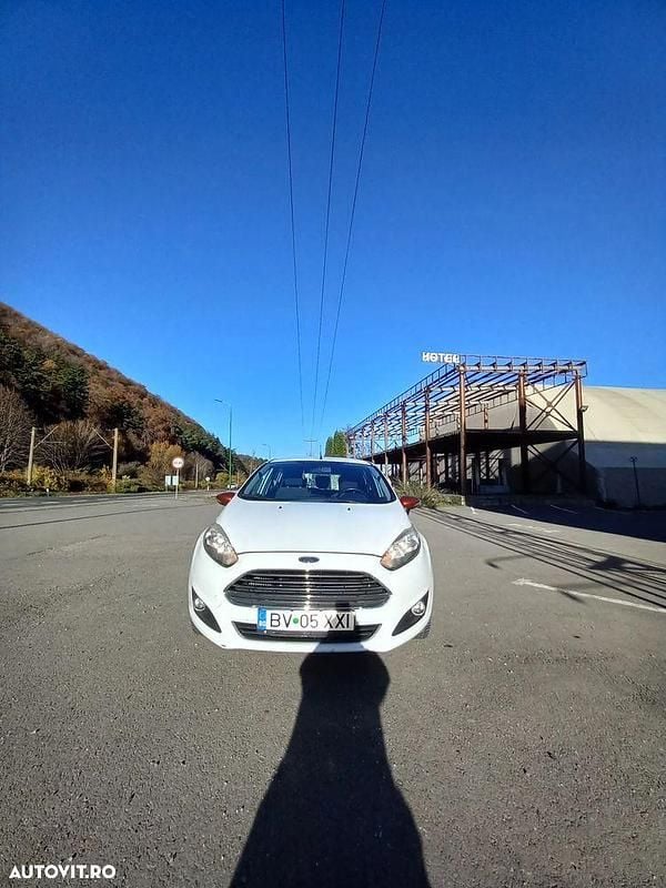 Culoarealb Utilizat 2015 Ford Fiesta Trend | 4.500 EUR (Super Preț) - Imagine 1/4