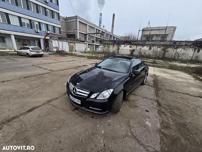 Culoarenegru Utilizat 2011 Mercedes E250 Avantgarde Coupe | 8.750 EUR (Preț OK) - Imagine 1/4