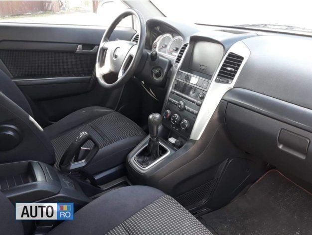 Second-hand Chevrolet Captiva 105 CP (77 kW) 2007 Argintiu SUV