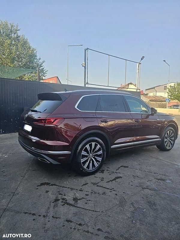 Second-hand VW Touareg Atmosphere 286 CP (210 kW) 2019 Rosu SUV