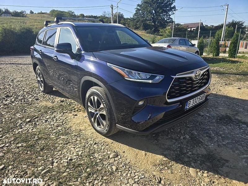 Culoarealbastru Utilizat 2023 Toyota Highlander SUV | 48.450 EUR - Imagine 1/4