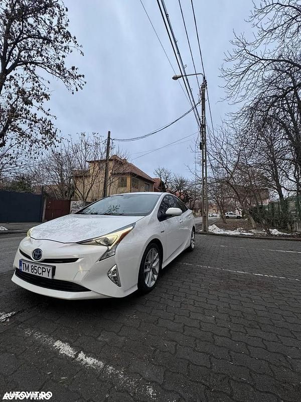Second-hand Toyota Prius 122 CP (89 kW) 2018 Culoarealb Hatchback