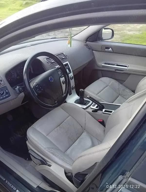 Utilizat 2010 Volvo V50 Break | 2.650 EUR (Super Preț) - Imagine 1/4