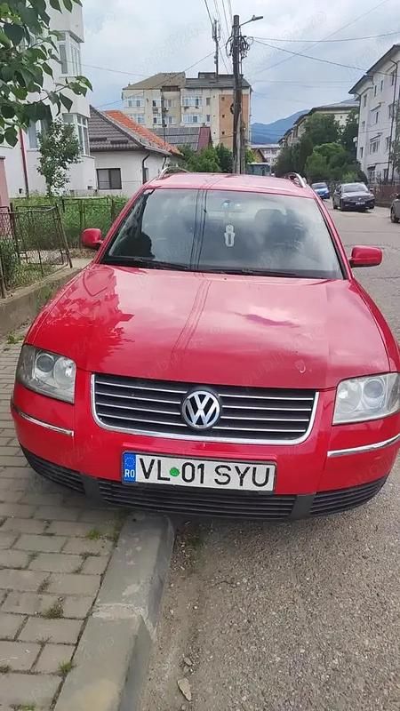 Roșu Utilizat 2003 VW Passat Break | 2.000 EUR (Preț OK) - Imagine 1/4