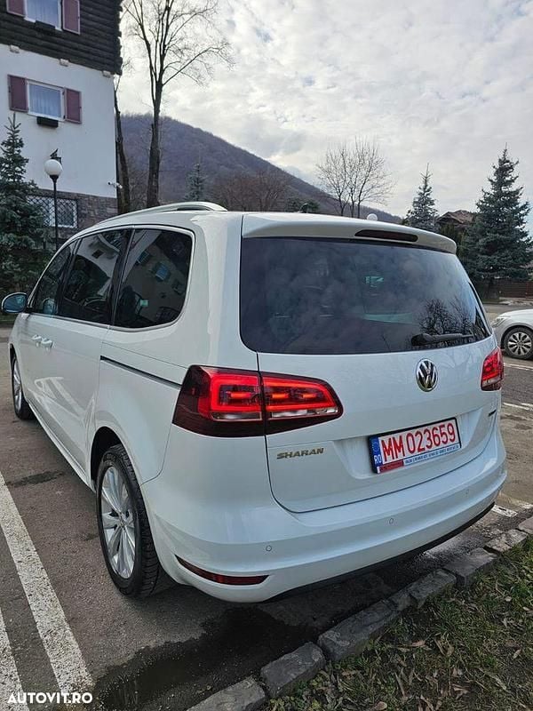 Second-hand VW Sharan Highline 177 CP (130 kW) 2021 Culoarealb Monovolum