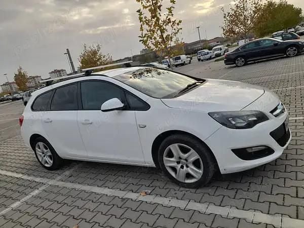 Utilizat 2014 Opel Astra Berlinǎ | 4.200 EUR (Preț bun) - Imagine 1/4