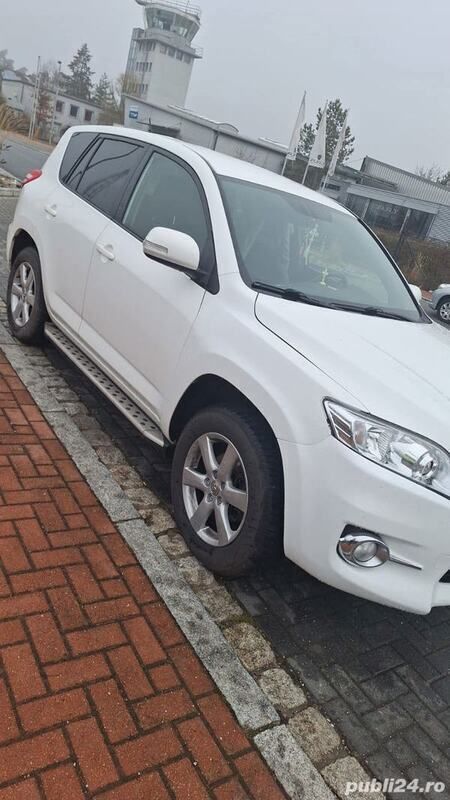 Alb Utilizat 2013 Toyota RAV4 SUV | 10.500 EUR (Preț OK) - Imagine 1/4