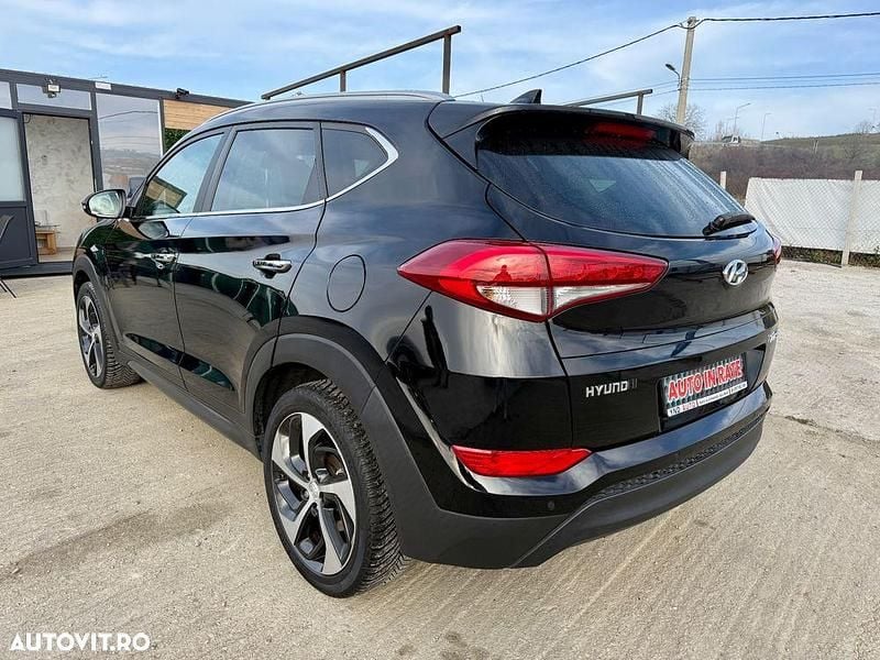 Second-hand Hyundai Tucson Style 141 CP (103 kW) 2016 Culoarenegru SUV