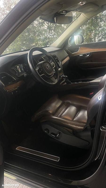 Second-hand Volvo XC90 Inscription 235 CP (172 kW) 2018 Culoarenegru SUV