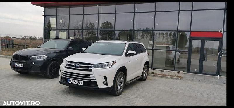 Alb Utilizat 2017 Toyota Highlander SUV | 32.999 EUR - Imagine 1/4
