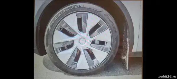 Second-hand Tesla Model Y Standard Range 219 kW (299 CP) 2024 Alb SUV