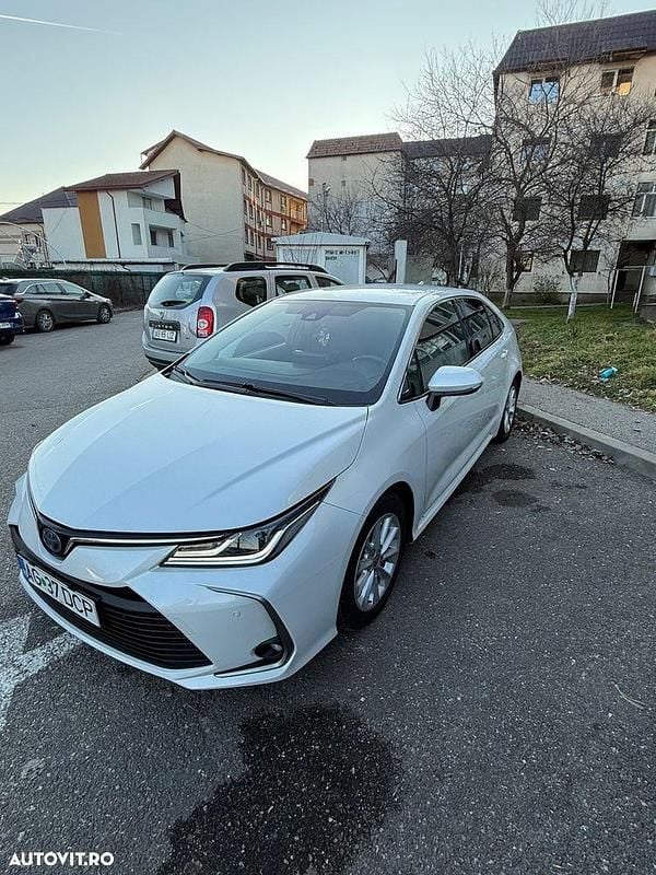 Culoarealb Utilizat 2022 Toyota Corolla Berlinǎ | 20.250 EUR (Preț OK) - Imagine 1/4
