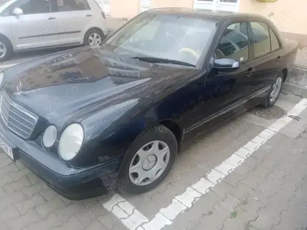 Utilizat 2000 Mercedes E200 Berlinǎ | 4.000 EUR - Imagine 1/3