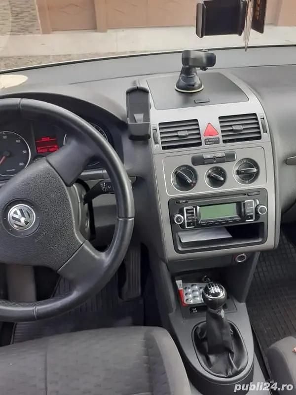 Utilizat 2010 VW Touran Monovolum | 3.100 EUR (Preț bun) - Imagine 1/4