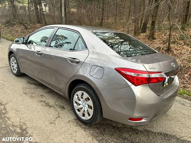 Second-hand Toyota Corolla Luna 132 CP (97 kW) 2015 Culoaremaro Berlinǎ