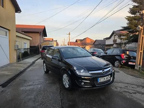 Second-hand Opel Astra 116 CP (85 kW) 2009 Culoarenegru Hatchback