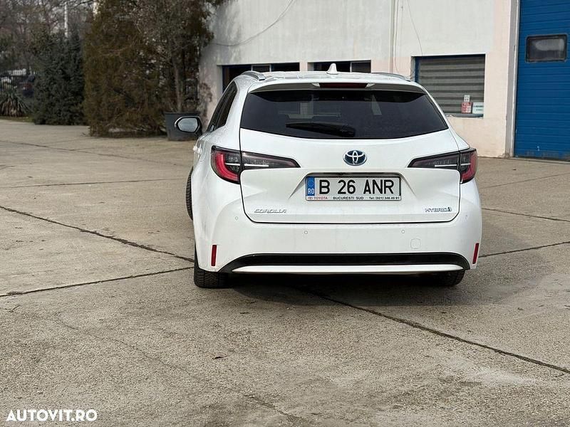 Second-hand Toyota Corolla 122 CP (89 kW) 2021 Culoarealb Break